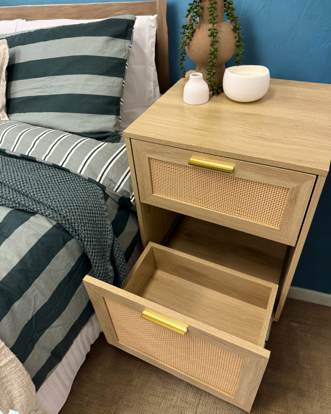 BEDSIDE TABLE - STANDARD